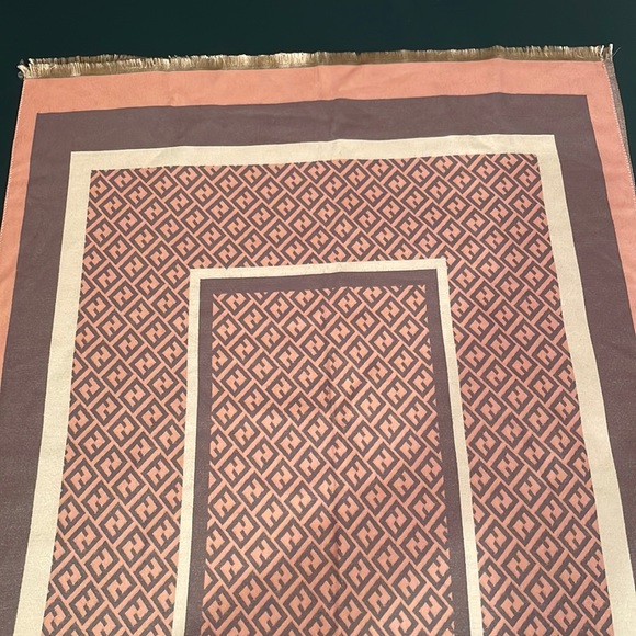 Ladies scarf - Picture 1 of 7